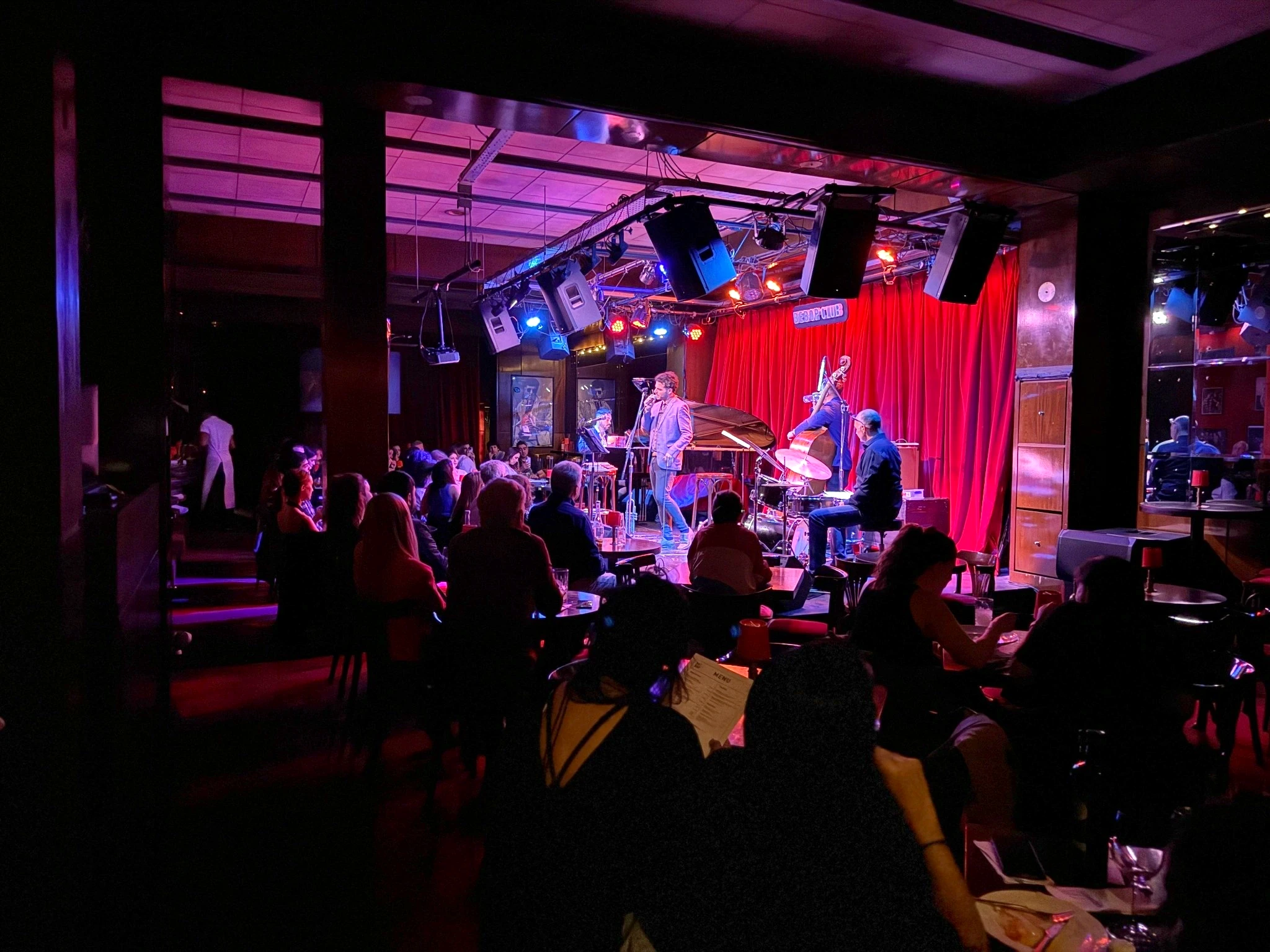 Sala llena durante una noche de Buenos Aires Jazz Experience